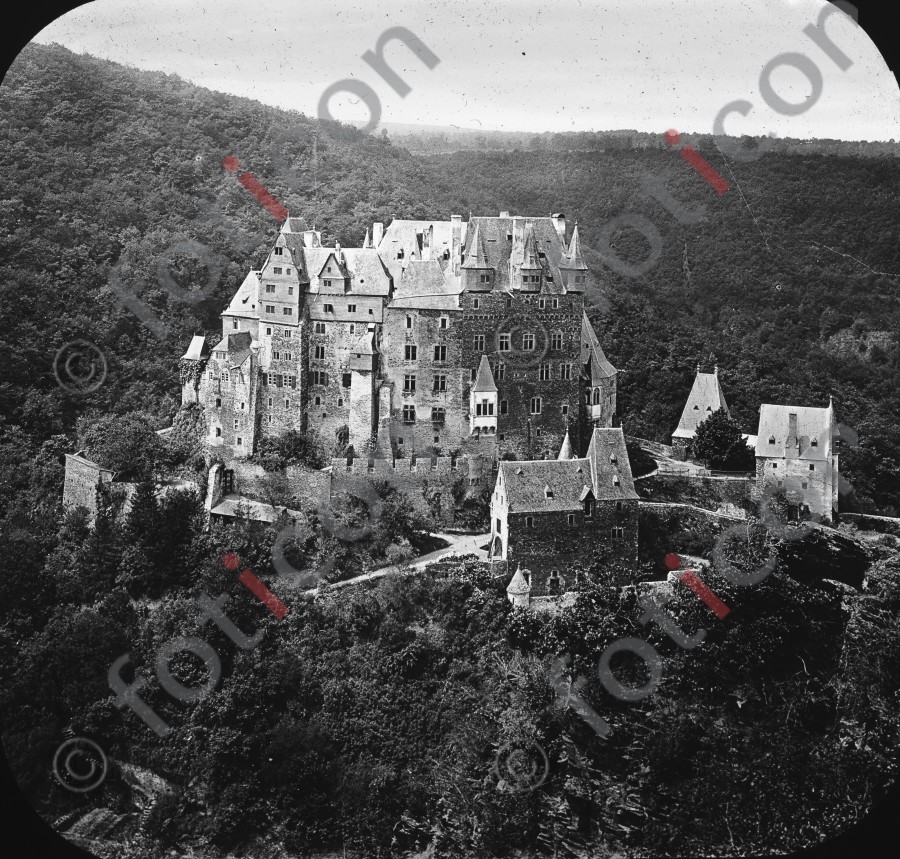 Burg Eltz | Eltz Castle (simon-195-010-sw.jpg)
